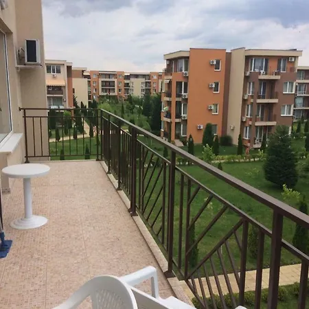 Апартамент С 1 Спальней Apartman *